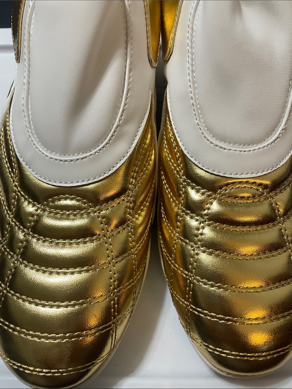 Cape Robbin Gold & white Vulay round toe Women's Athletic Sneakers NWT Sz. 9 - Picture 4 of 13